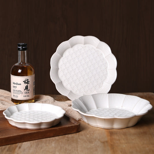 Creative plum blossom plate ins relief tableware European household shaped ceramic fruit plate lace plate living room display plate